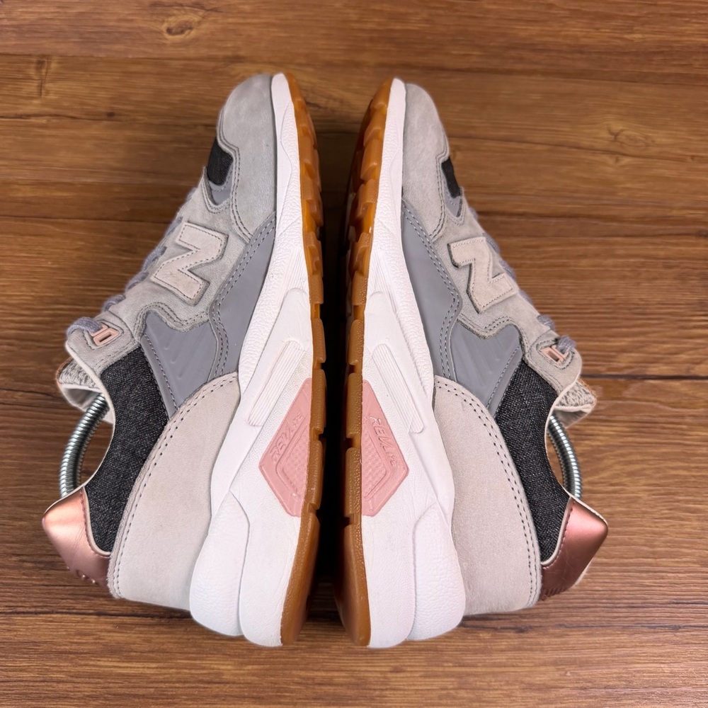 New Balance 580 Women's Size 11 Sneakers Gray Pink Rose Gold Athletic Shoes - Picture 2 of 11